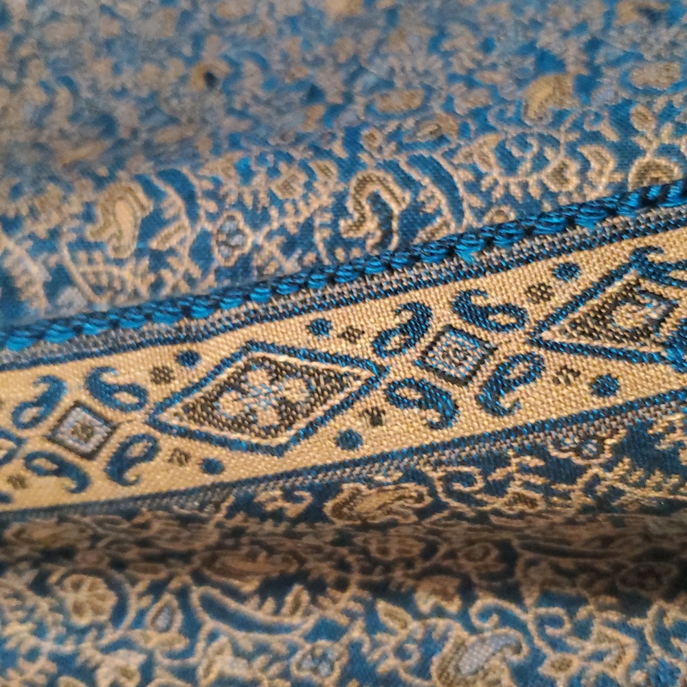 SHAWL - Picture 7 of 7